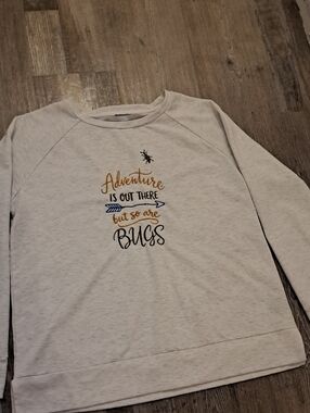 Source Unknown Light Gray Crewneck Sweatshirt with Adventure Bugs Graphic